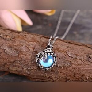 NEW! Elegant Leaf Wrapped Silver Pendant Necklace NIP